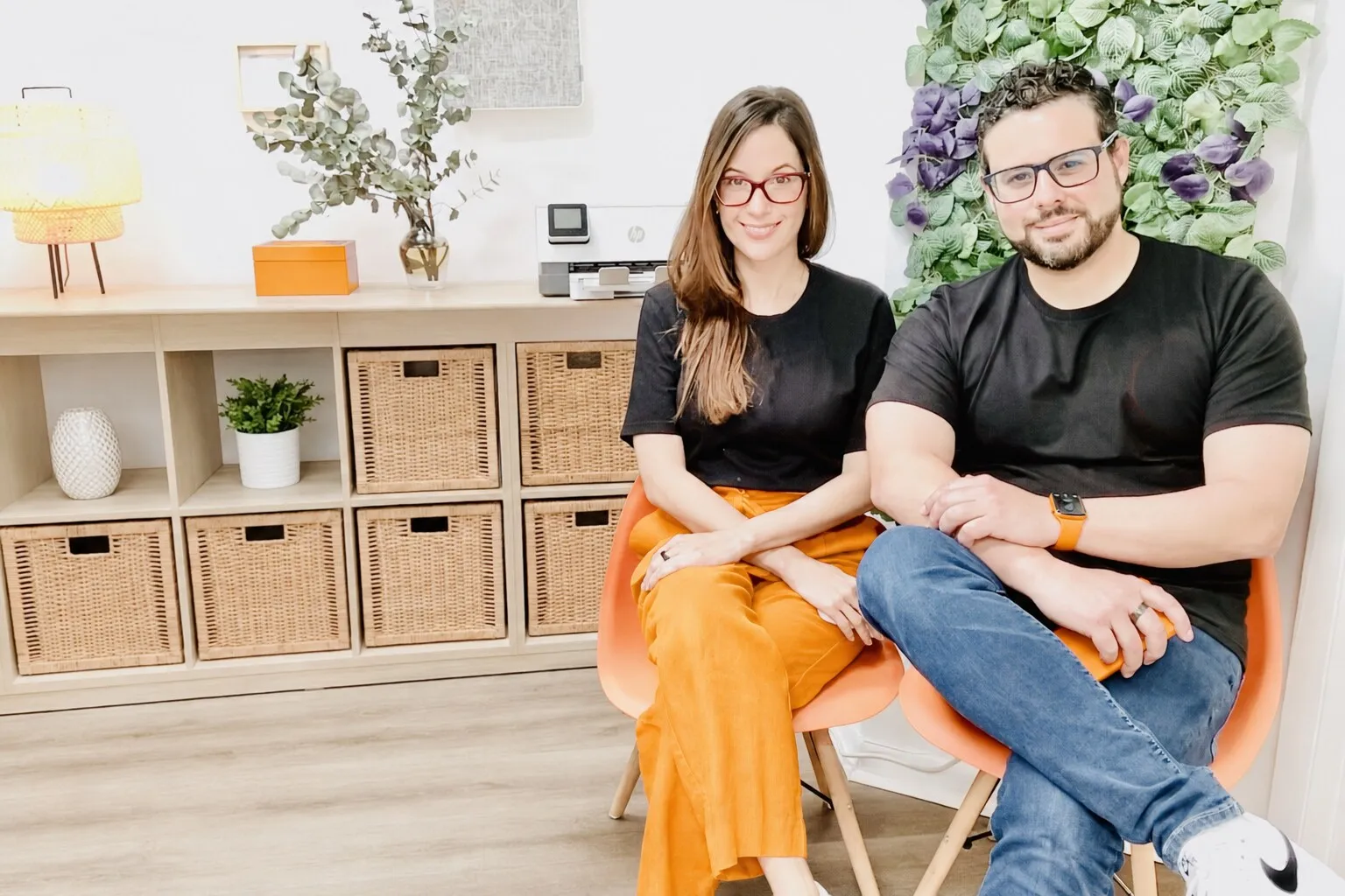Lucy Carrodeguas y Fernando, cofundadores de The FIT Way, en la oficina de Lakeland, Florida